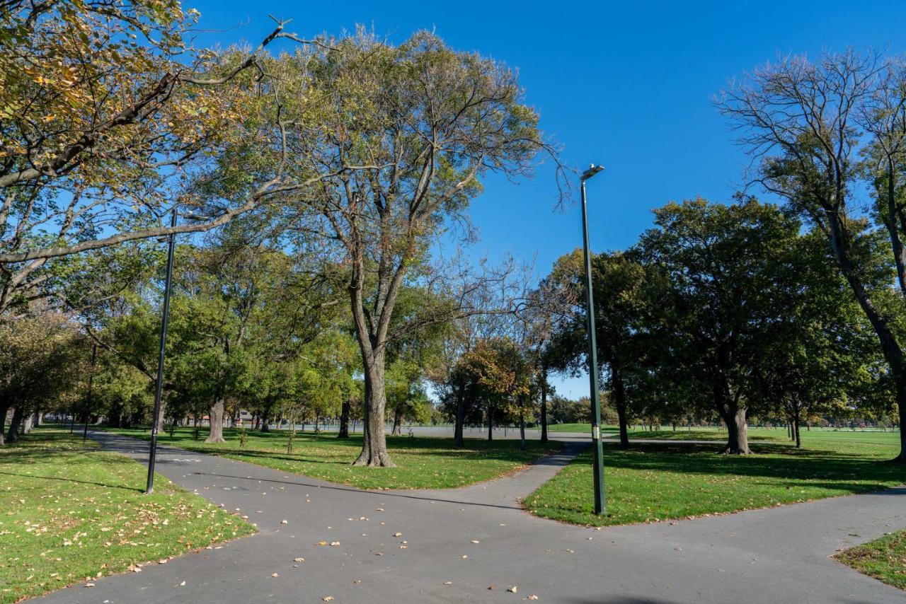 クライストチャーチKing Bed On Hagley Park Corner In The Cbdアパートメント エクステリア 写真